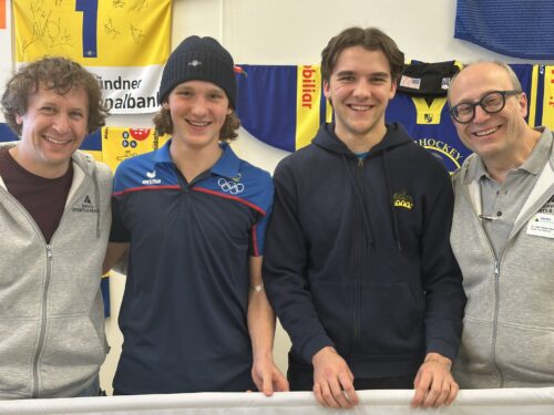 Ist möglicherweise ein Bild von 4 Personen und Text